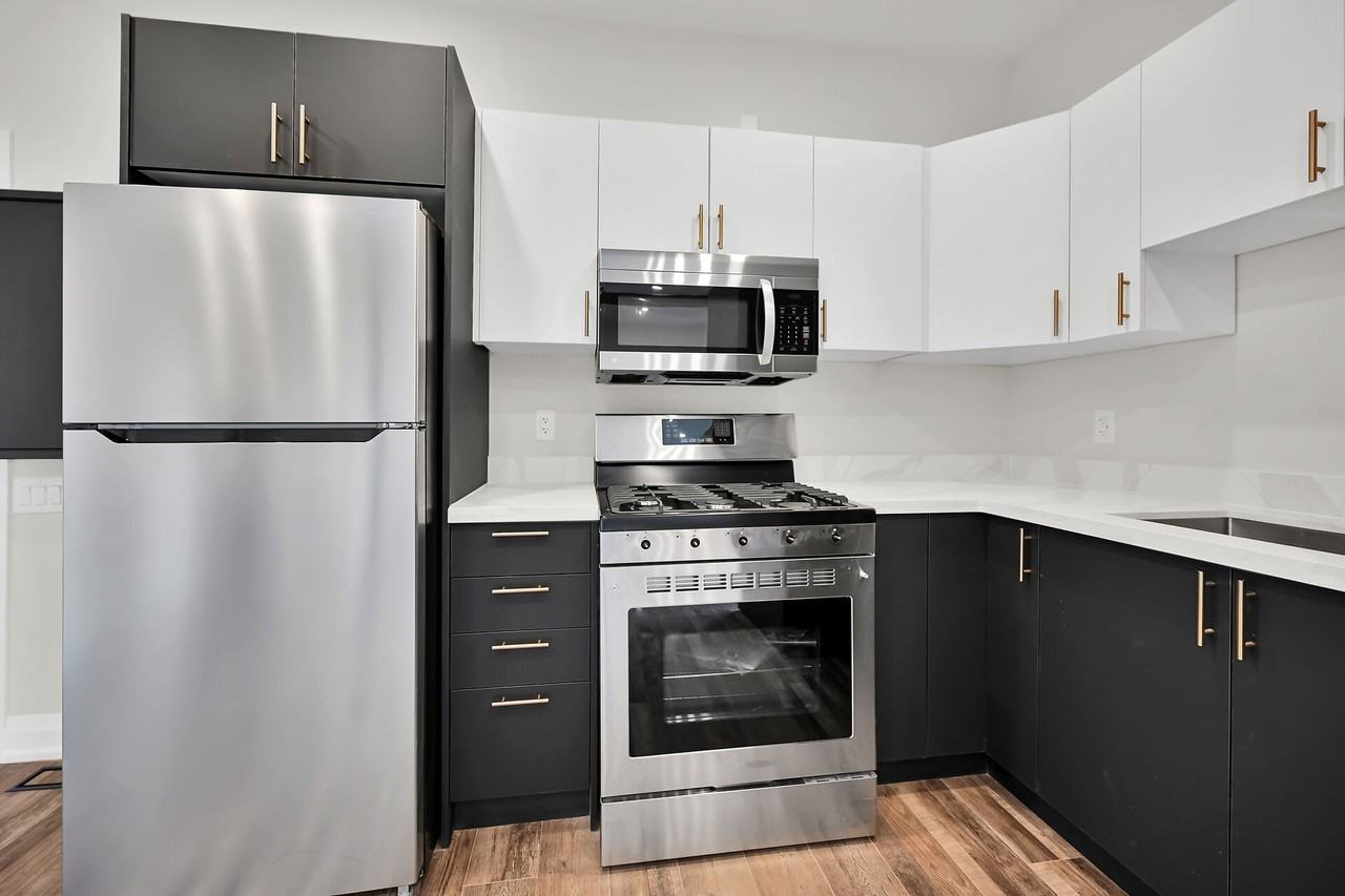 Modern Urban Living - 610 Queensdale - A Stunning Triplex - Photo 2 of 10