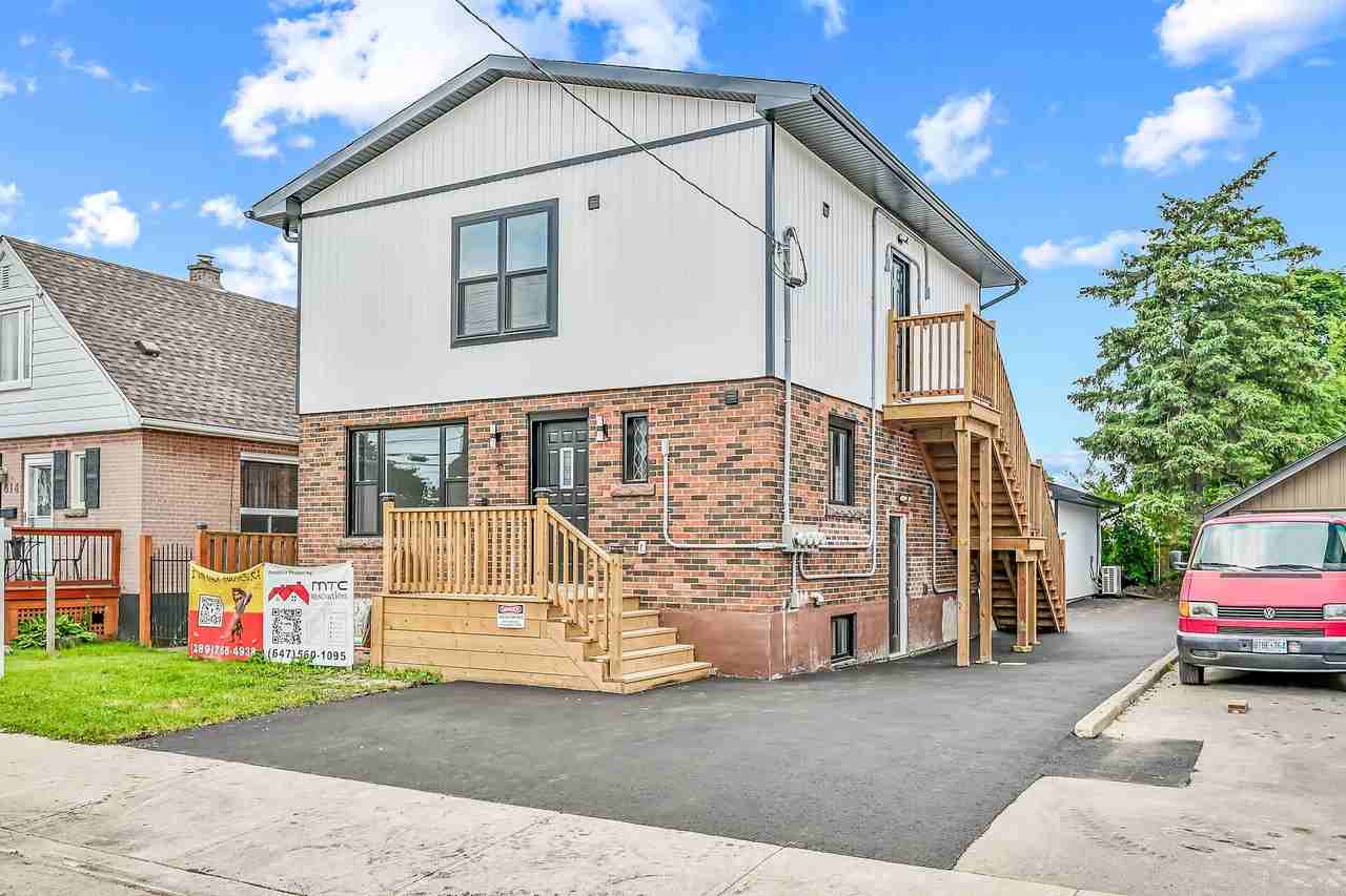 Modern Urban Living - 610 Queensdale - A Stunning Triplex - Photo 3 of 10