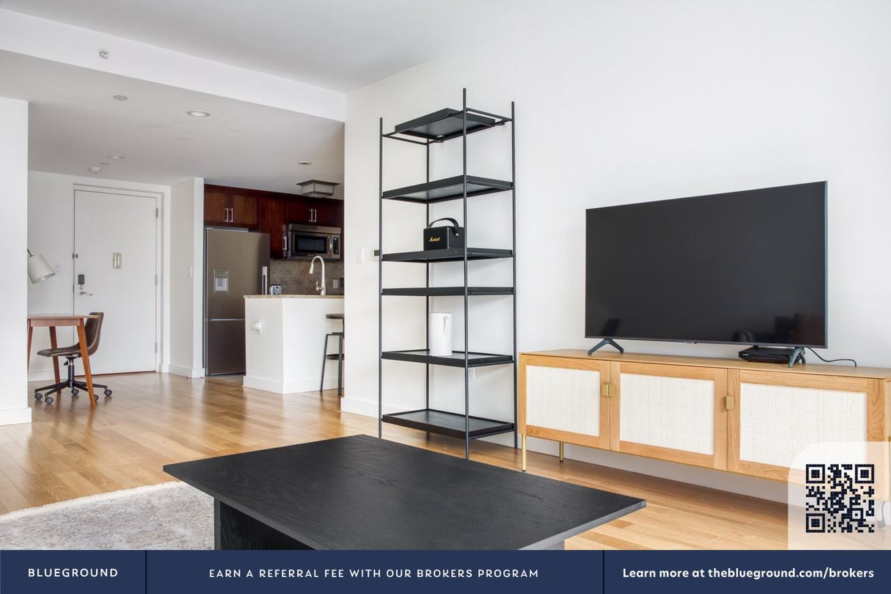 135 Clarendon Street - Photo 4 of 25