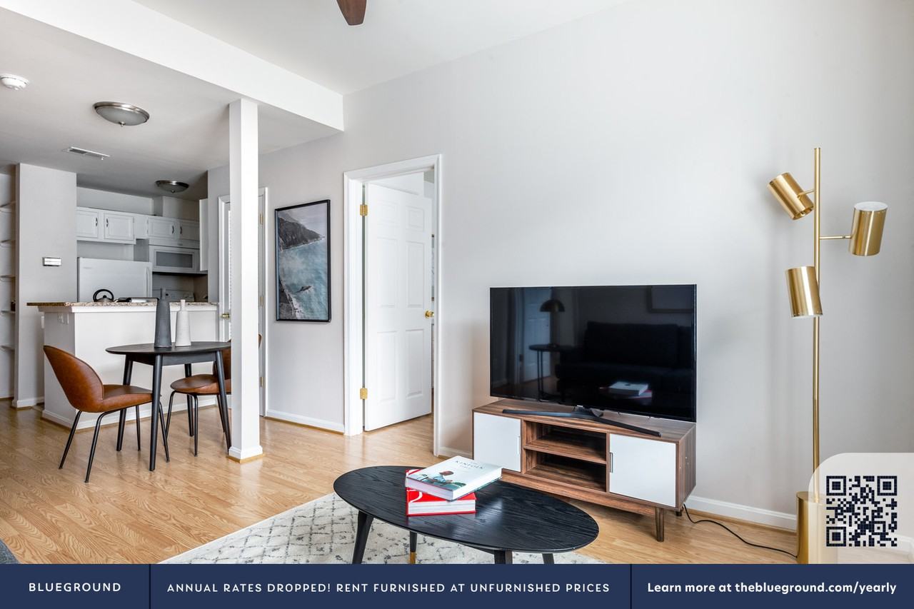 1826 Vernon Street Northwest - Photo 4 of 26