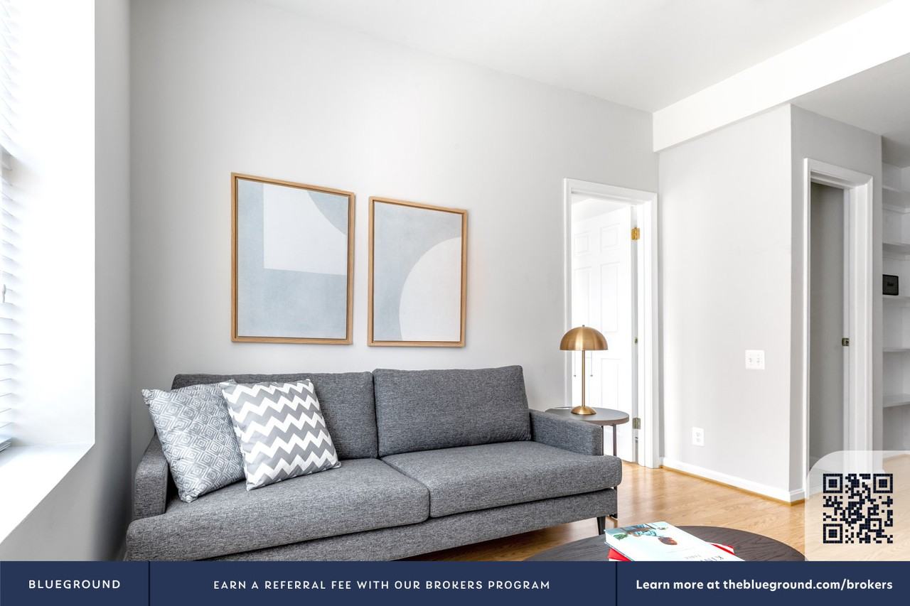 1826 Vernon Street Northwest - Photo 5 of 26