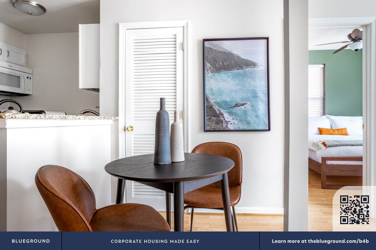 1826 Vernon Street Northwest - Photo 6 of 26