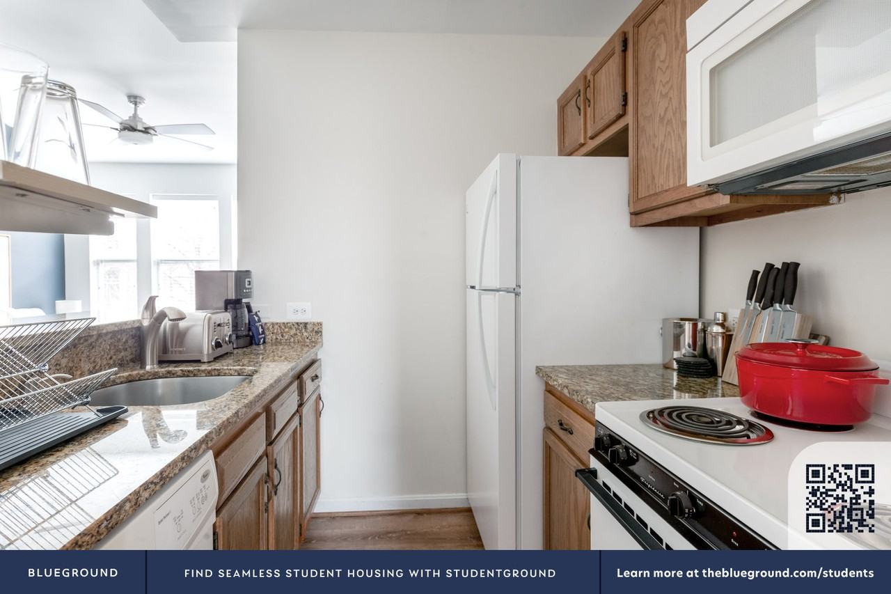 1826 Vernon Street Northwest - Photo 7 of 25
