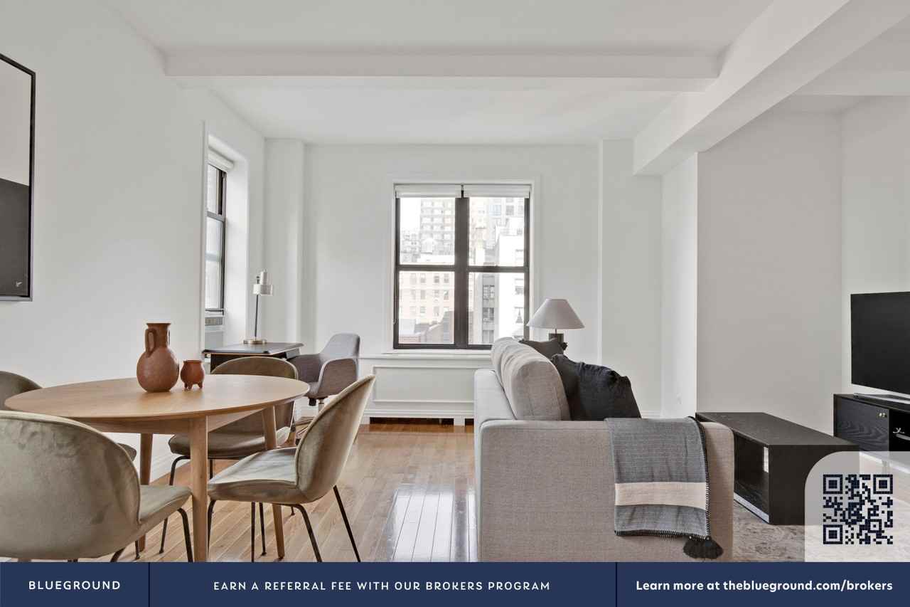 210 West 70th Street - Photo 4 of 33