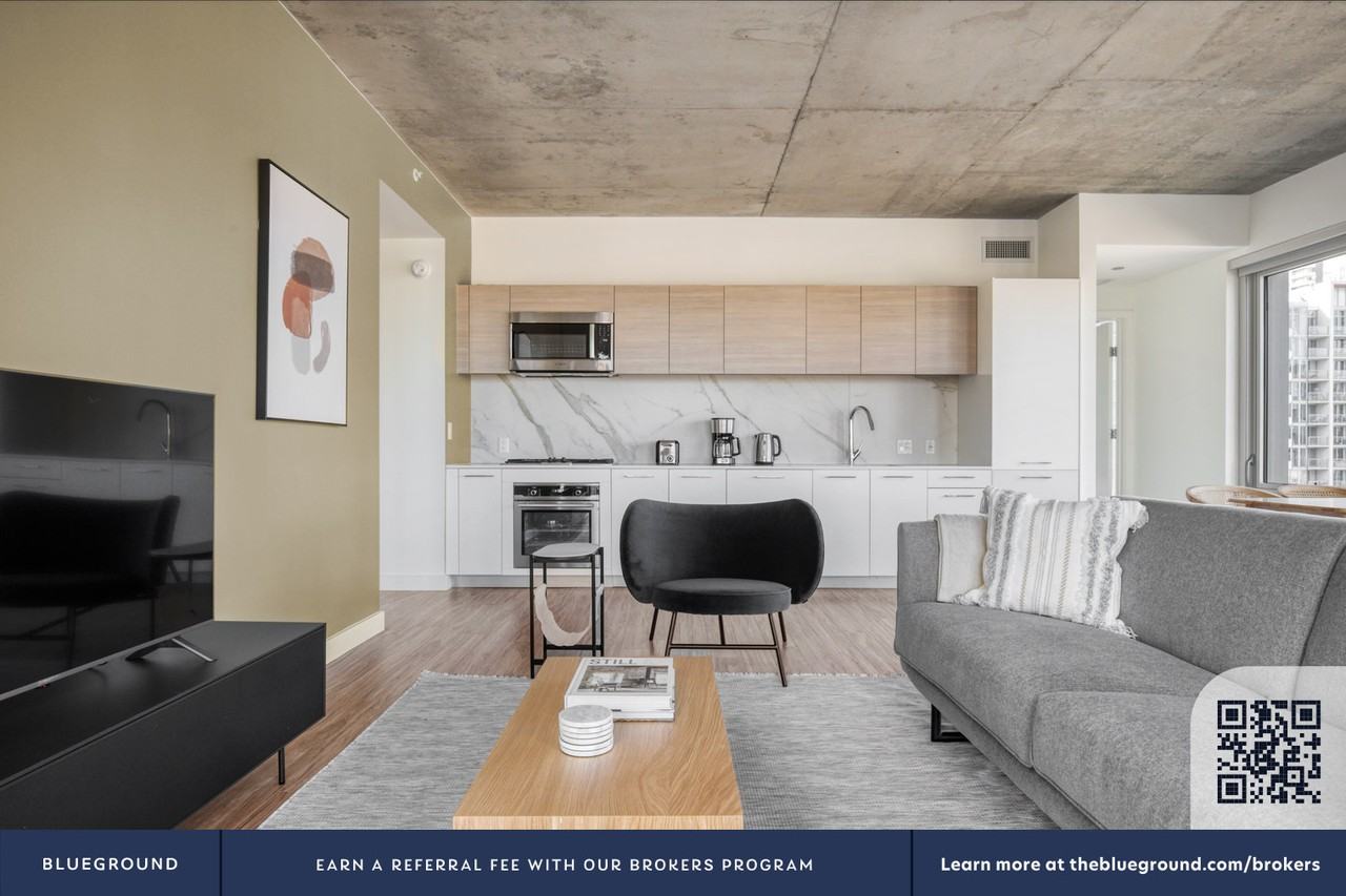 165 North Des Plaines Street - Photo 5 of 112