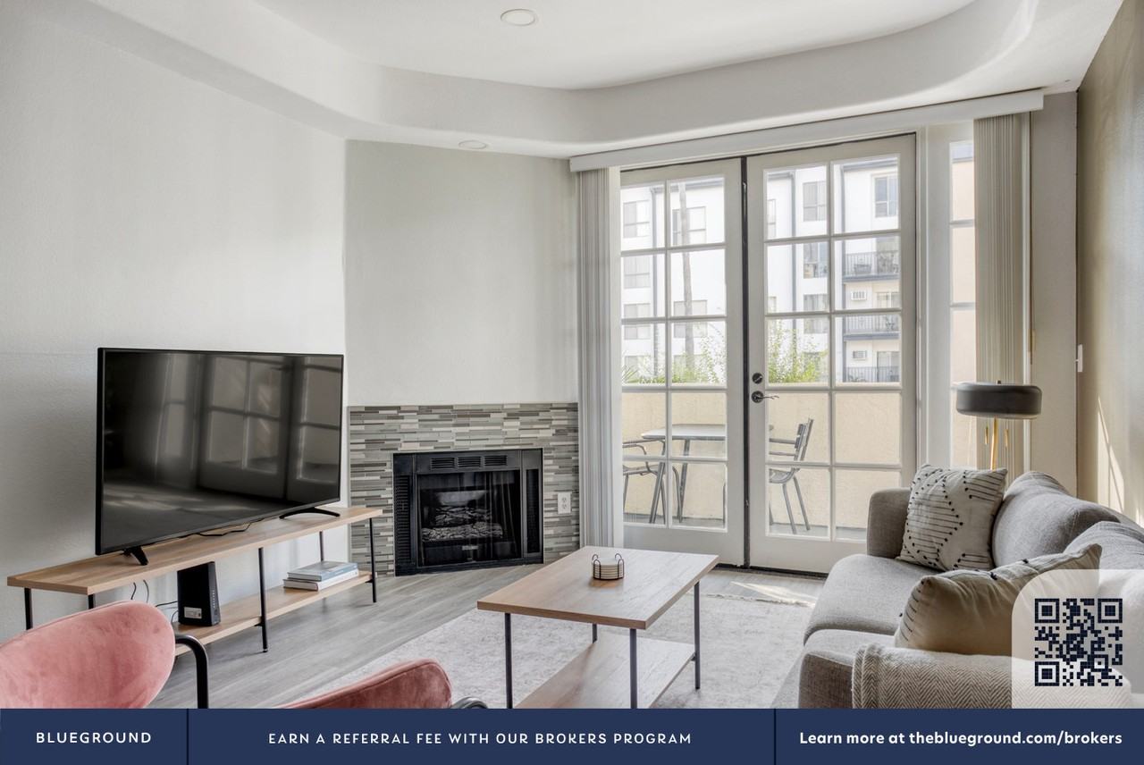 114 North Doheny Drive - Photo 5 of 28