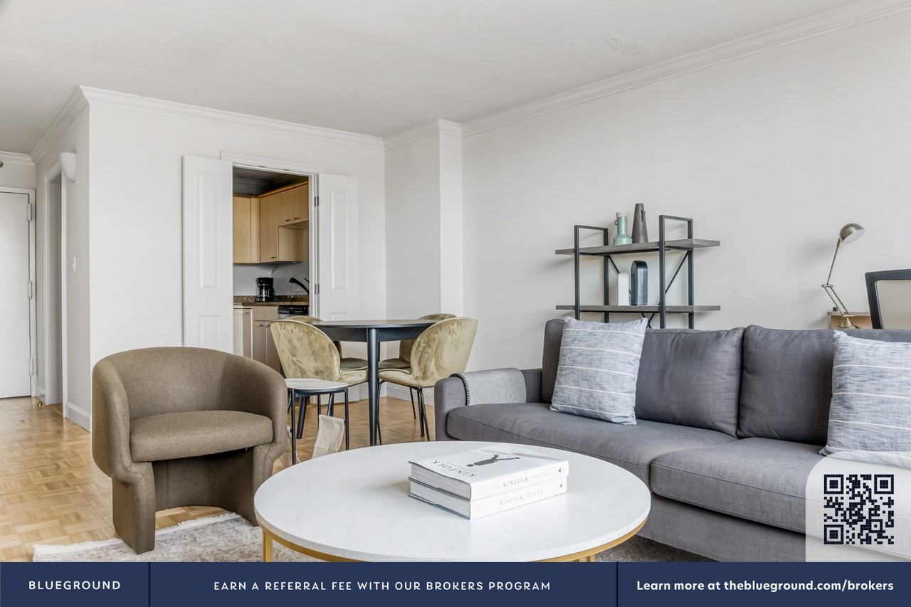 221 Massachusetts Avenue - Photo 5 of 22