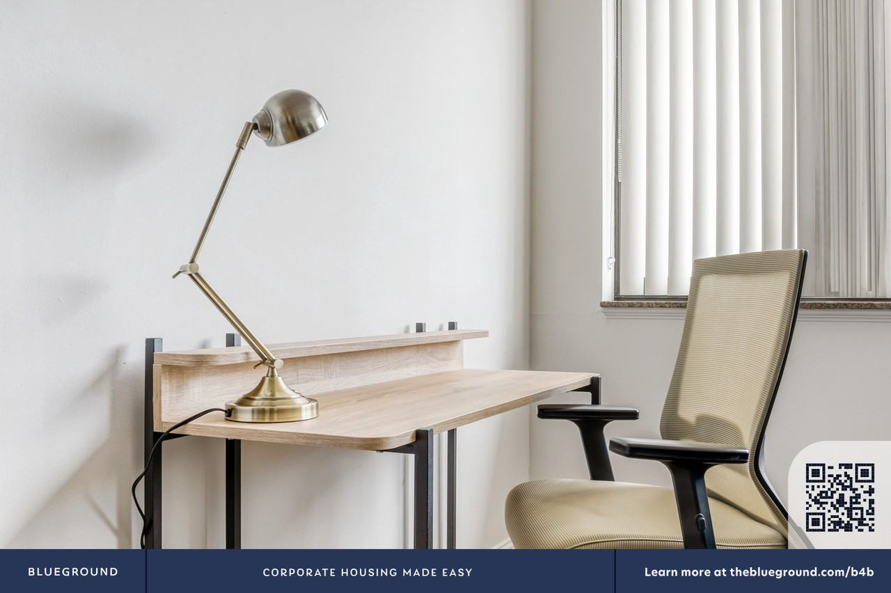 221 Massachusetts Avenue - Photo 6 of 22