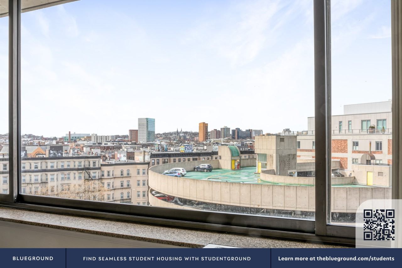 221 Massachusetts Avenue - Photo 7 of 22