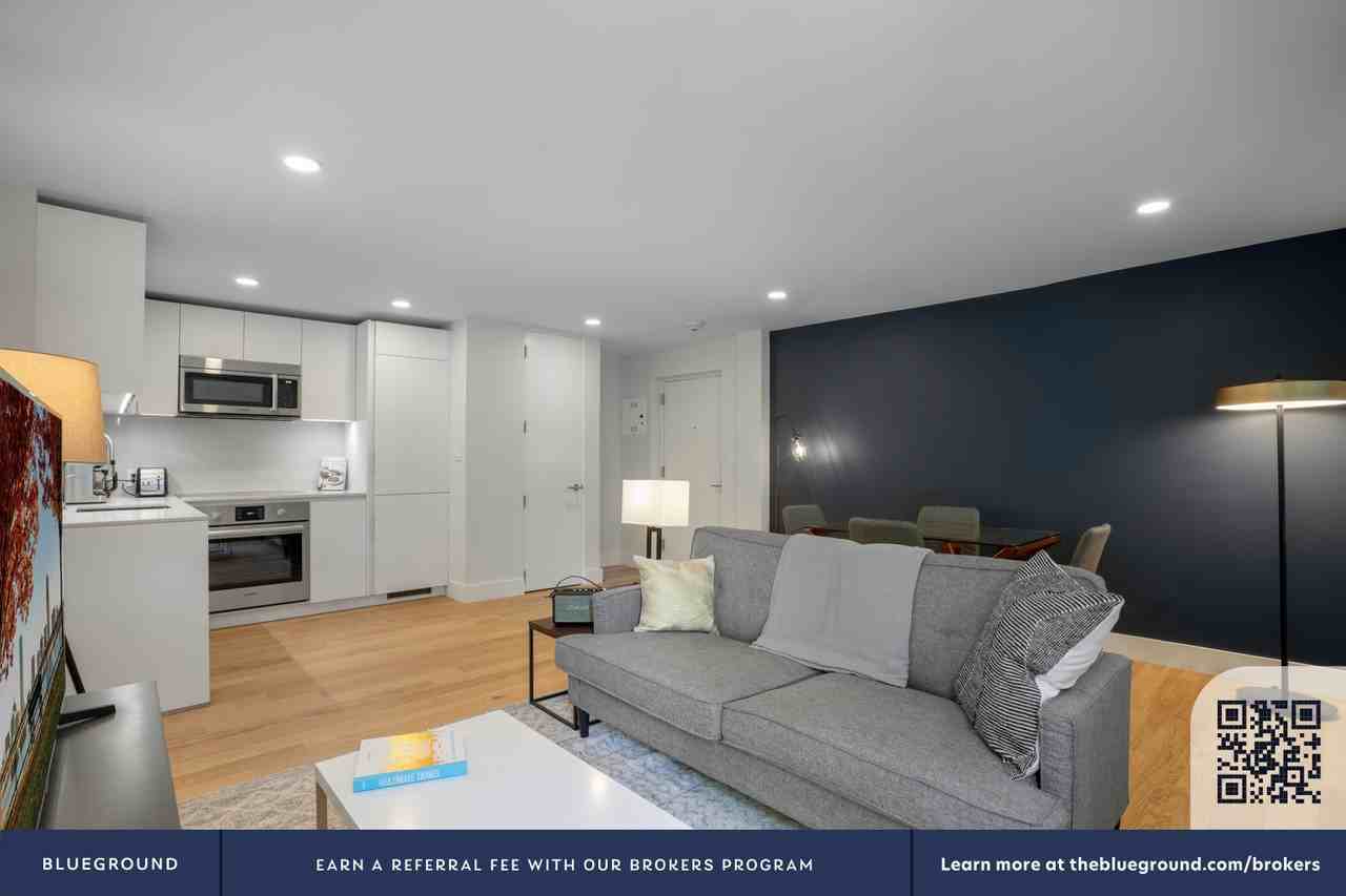 334 Harvard Street - Photo 4 of 24