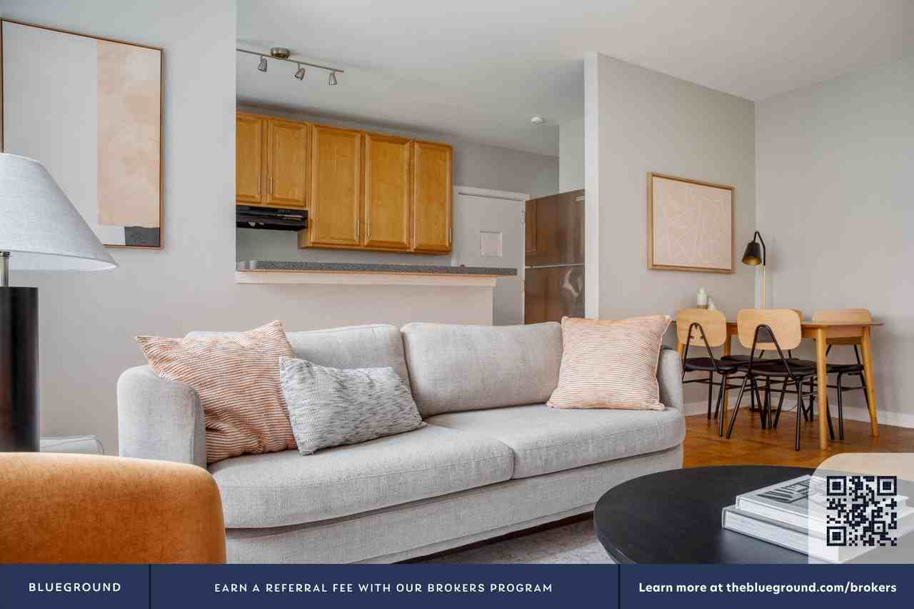 2752 Hampton Parkway - Photo 4 of 26