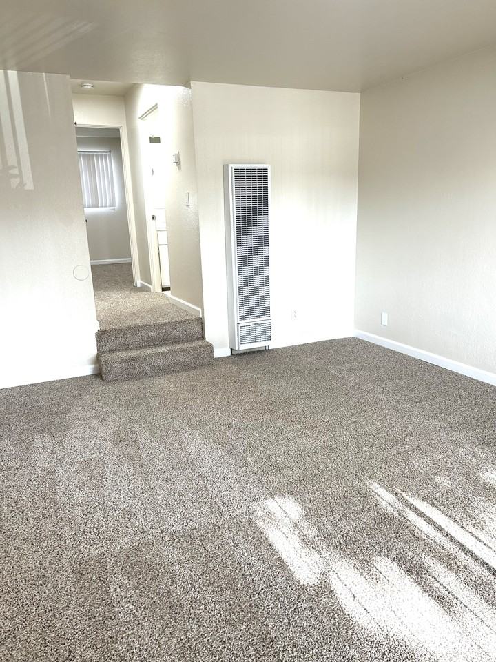 Reed Oaks Apartments - Photo 3 of 15