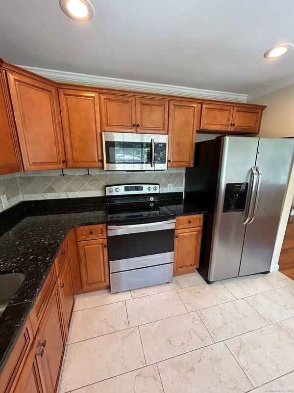 94 Cynthia Ln - Photo 4 of 20