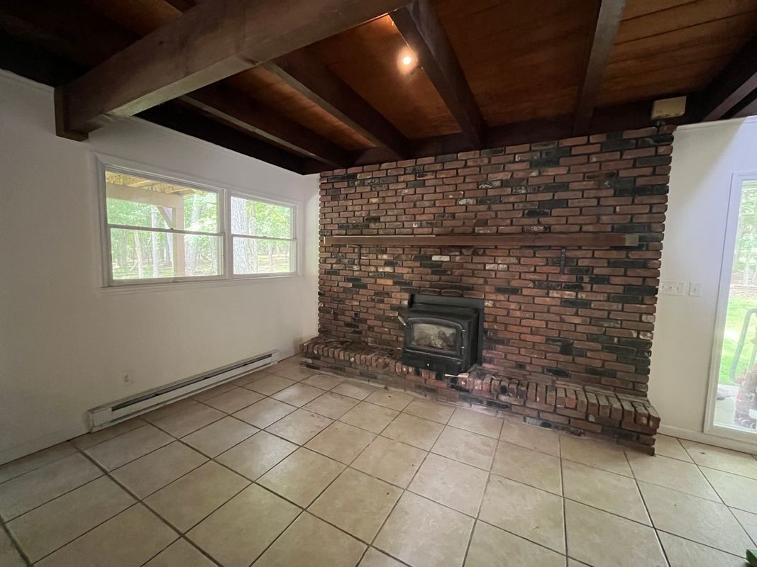 160 Ridge Dr - Photo 3 of 9
