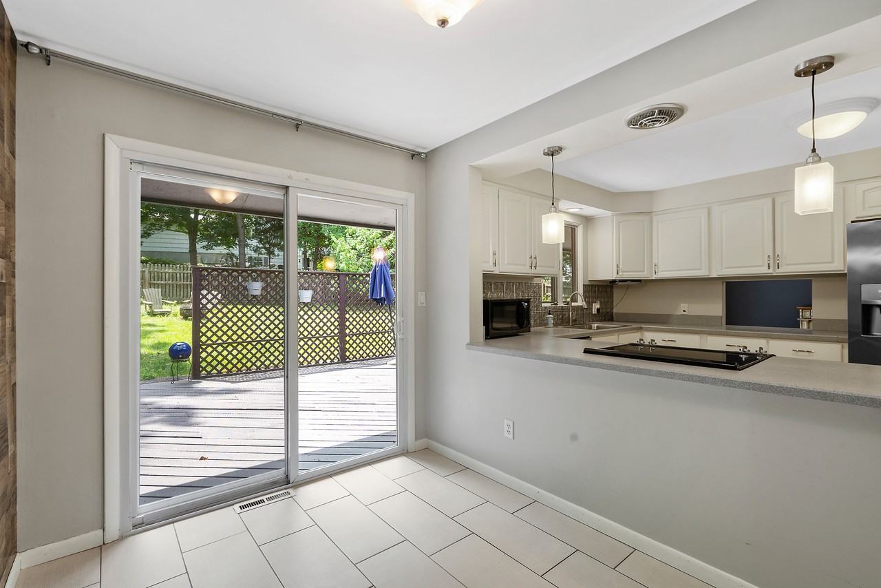 115 Stanwood Ln - Photo 2 of 40