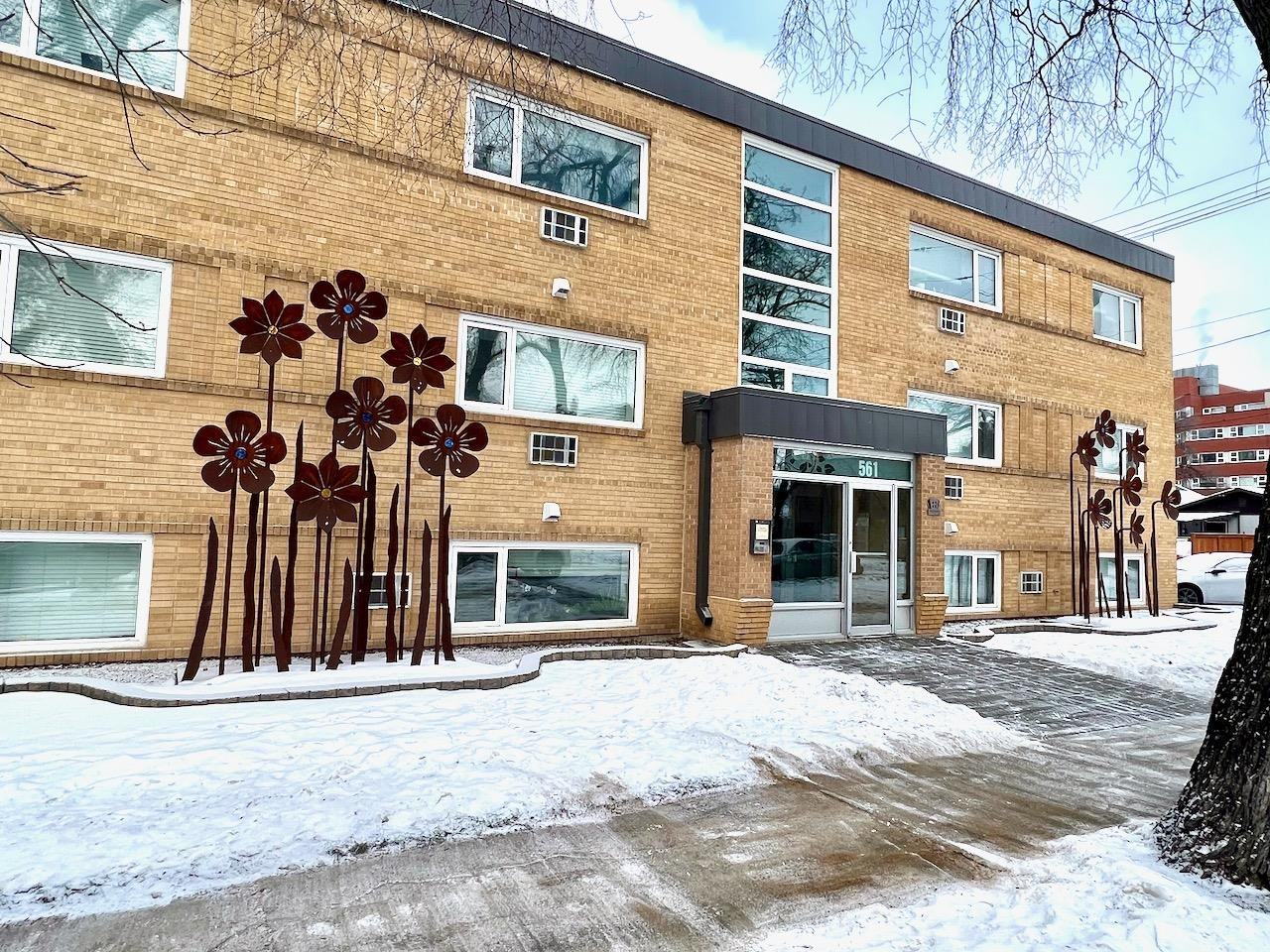 561 Warsaw Avenue - Photo 2 of 17