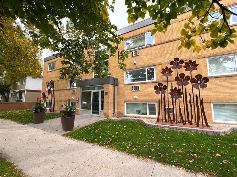 561 Warsaw Avenue - Photo 3 of 17