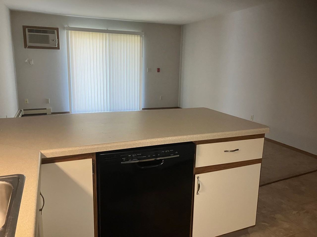 Beacon Ave Apartments - Photo 3 of 17