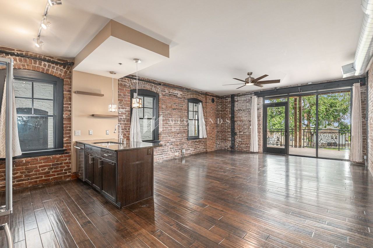 1117 S 10th St - Photo 2 of 16