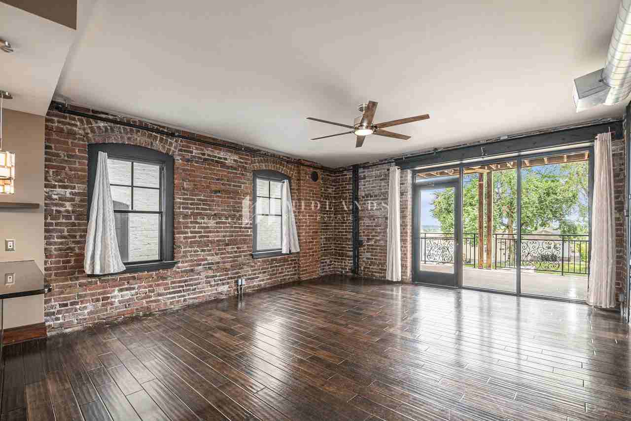 1117 S 10th St - Photo 3 of 16