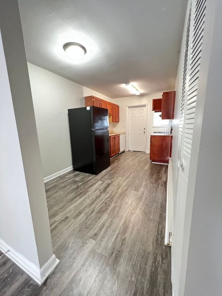 $500 OFF ON YOUR 1ST MONTH RENT! FULLY RENOVATED WITH STAINLESS STEEL APPLIANCES! - Photo 2 of 8