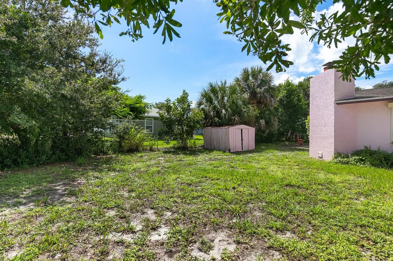2189 Mosswood Dr - Photo 3 of 37