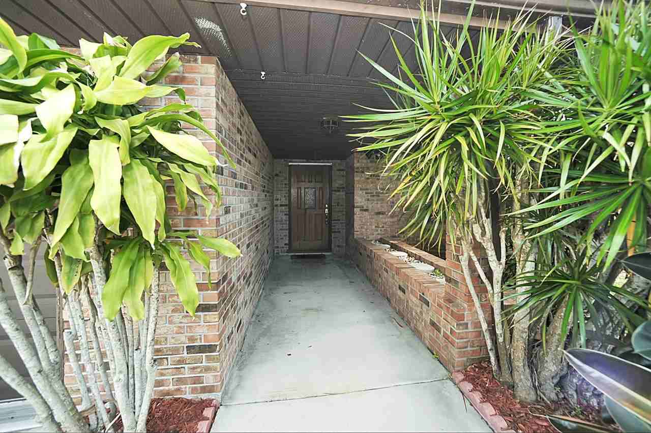 1068 Pineapple Ave Ne - Photo 2 of 18