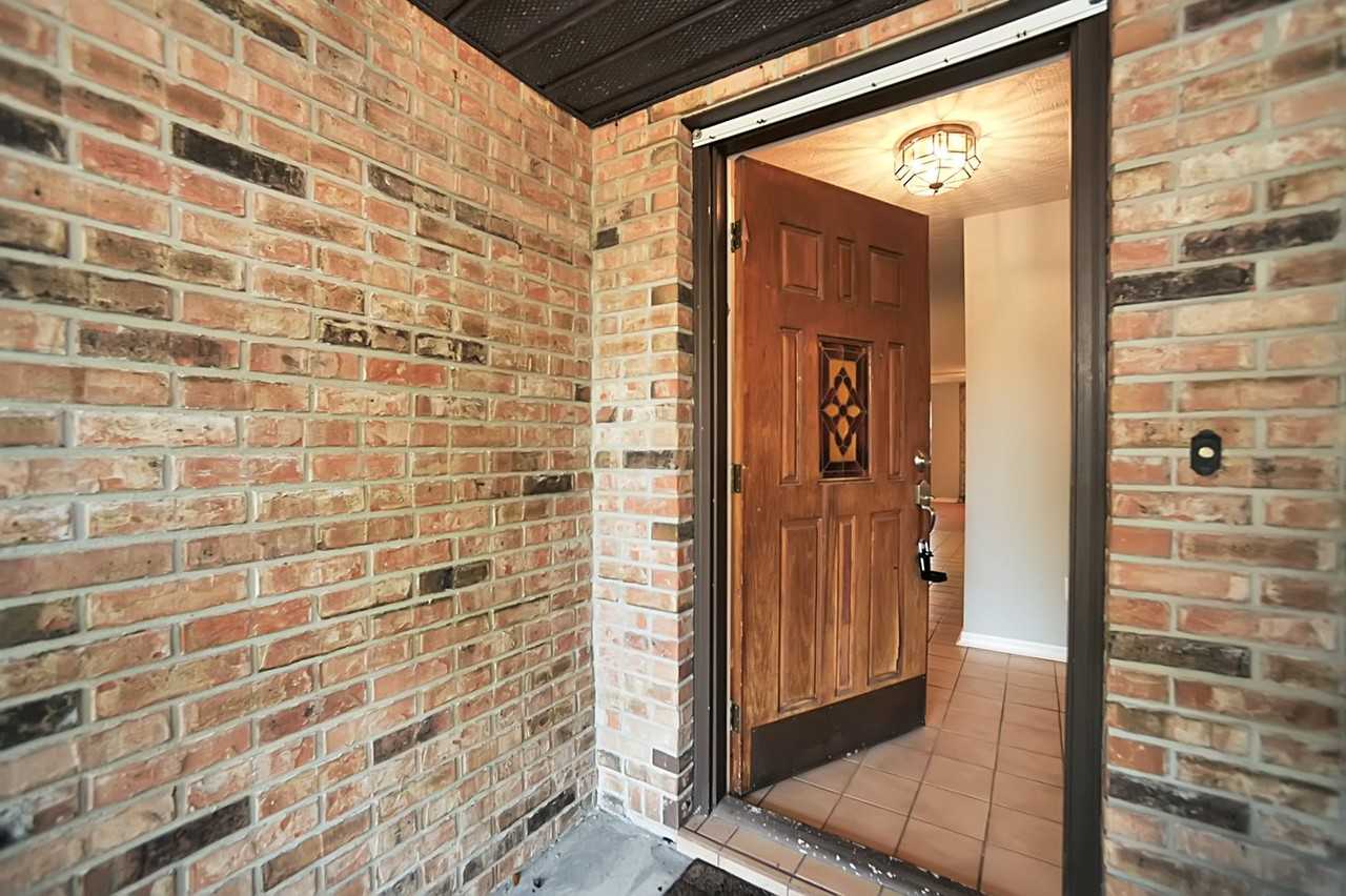 1068 Pineapple Ave Ne - Photo 3 of 18