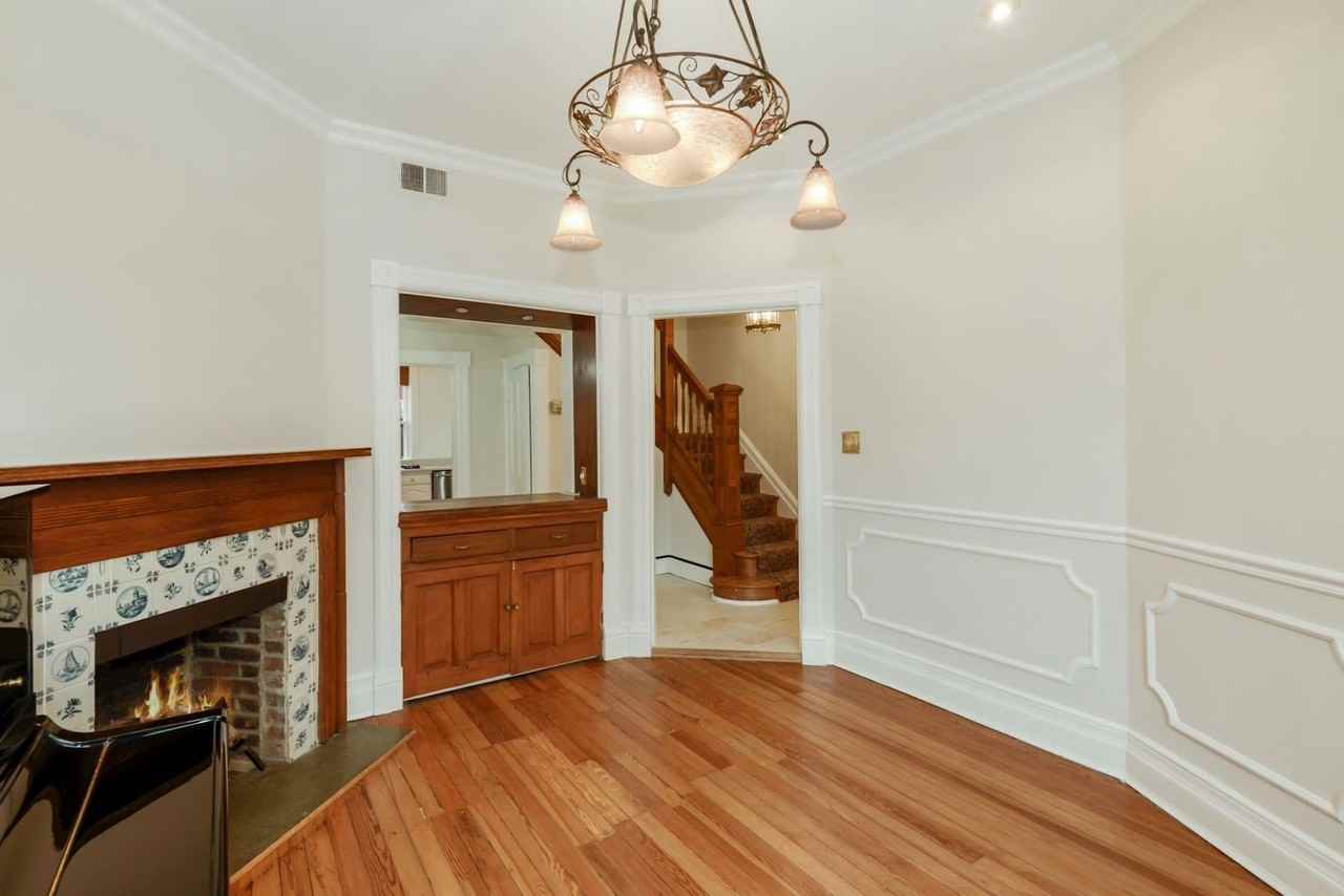 135 N Carolina Ave Se - Photo 6 of 37