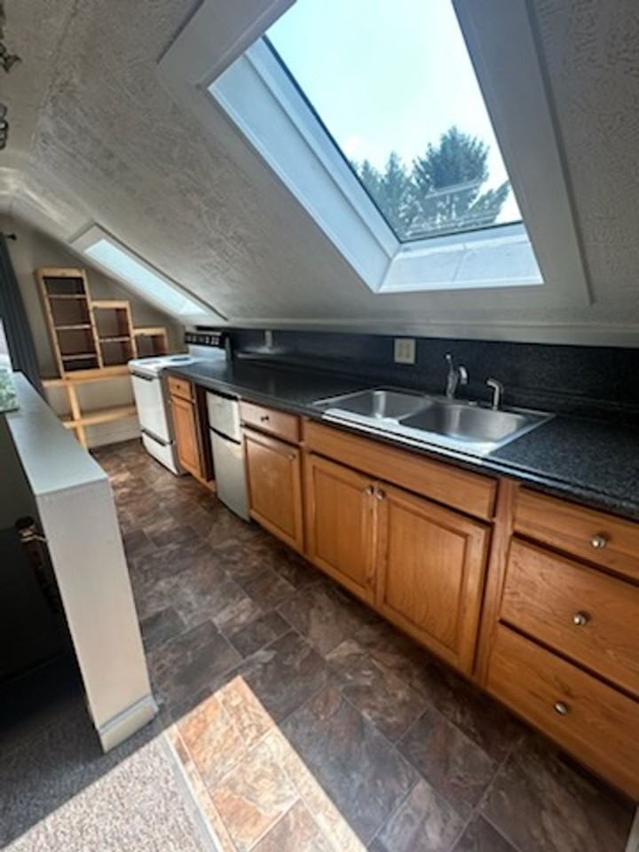 1166B Oneida St - Photo 6 of 9