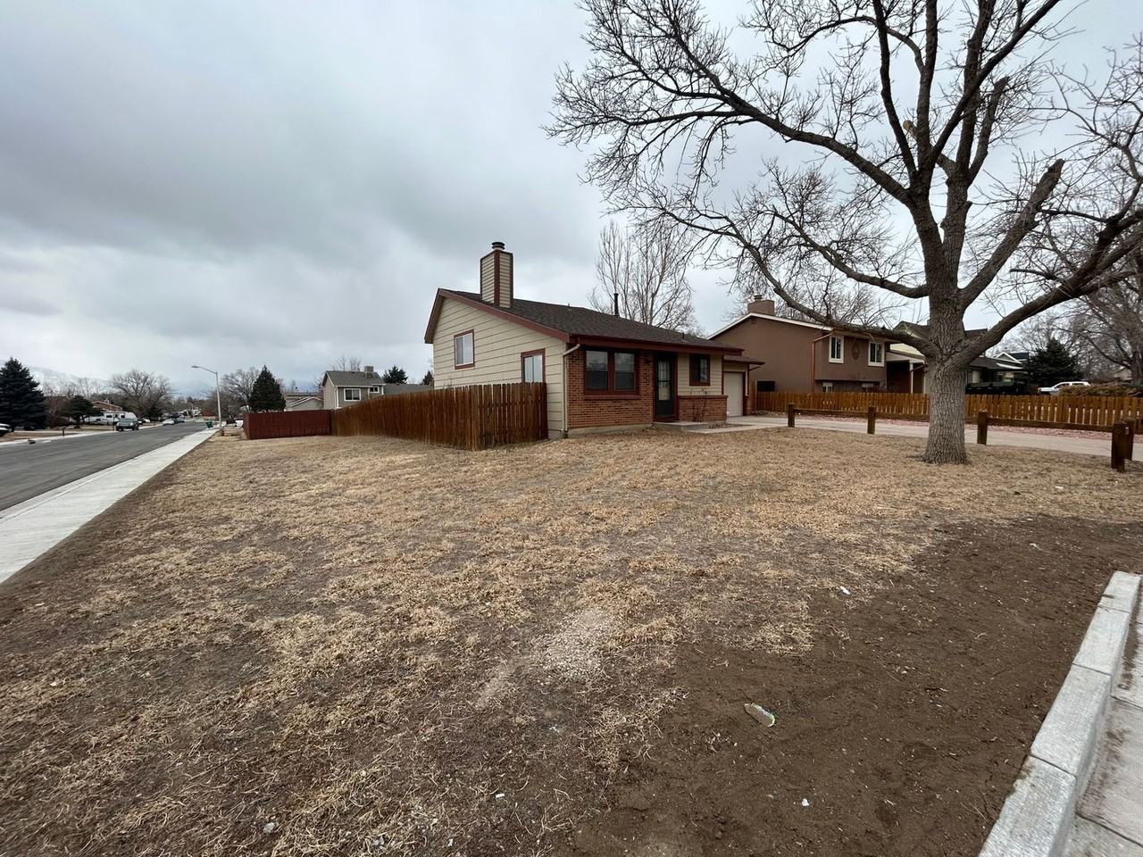 2170 Grafton Dr - Photo 2 of 25