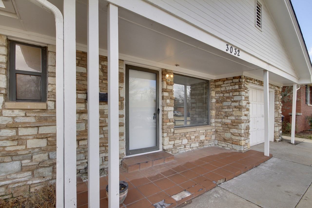 3032 Nw 70th St - Photo 2 of 17