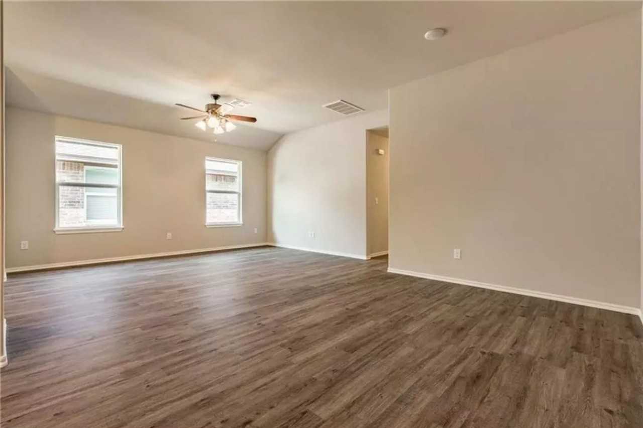 324 Chalk Hill Ct - Photo 2 of 5