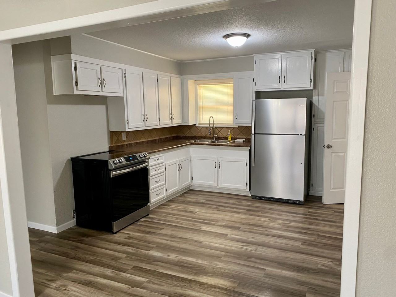 3257 Vogel St - Photo 2 of 24