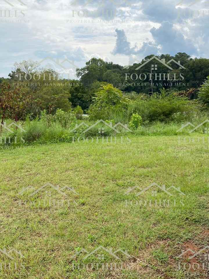 112 Royalview Dr - Photo 2 of 19