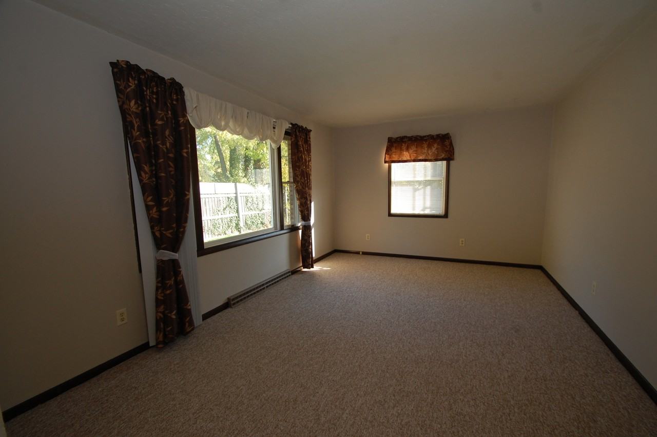 606B Revere Dr - Photo 2 of 6