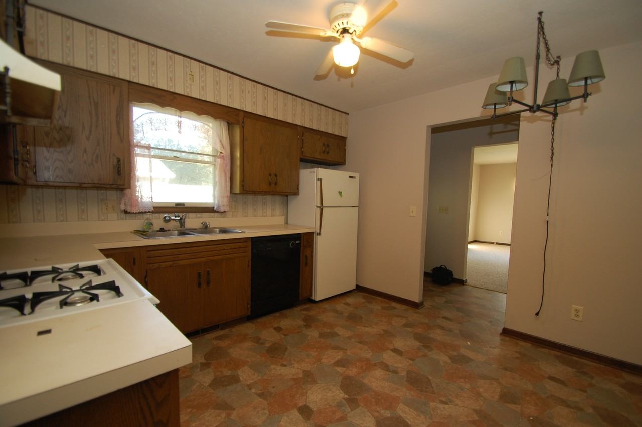 606B Revere Dr - Photo 3 of 6