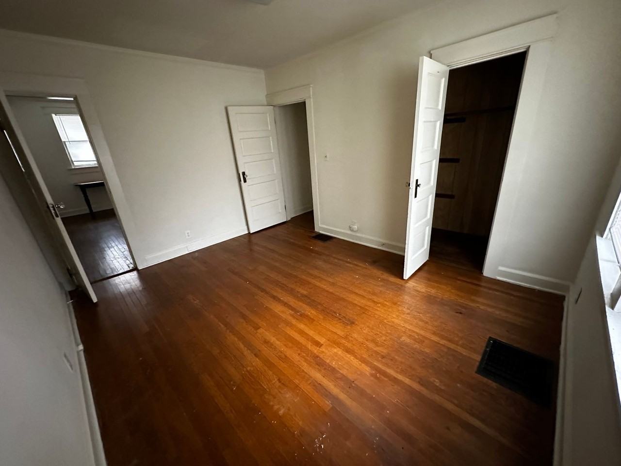 514 South Washington Street - Photo 5 of 9