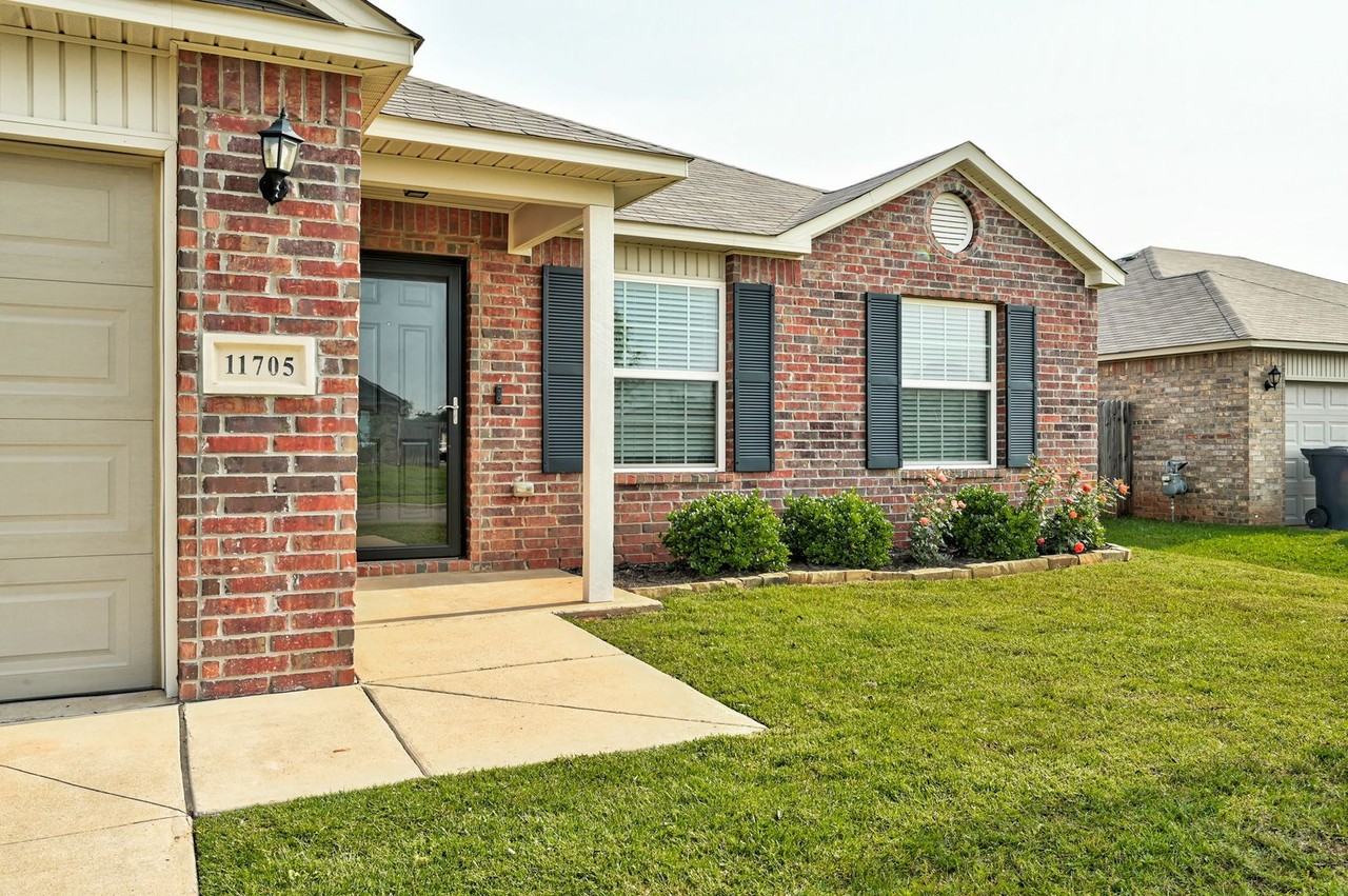 11705 Nw 133rd St - Photo 3 of 35