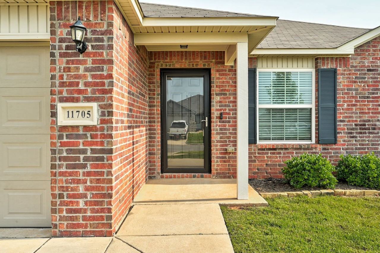 11705 Nw 133rd St - Photo 4 of 35