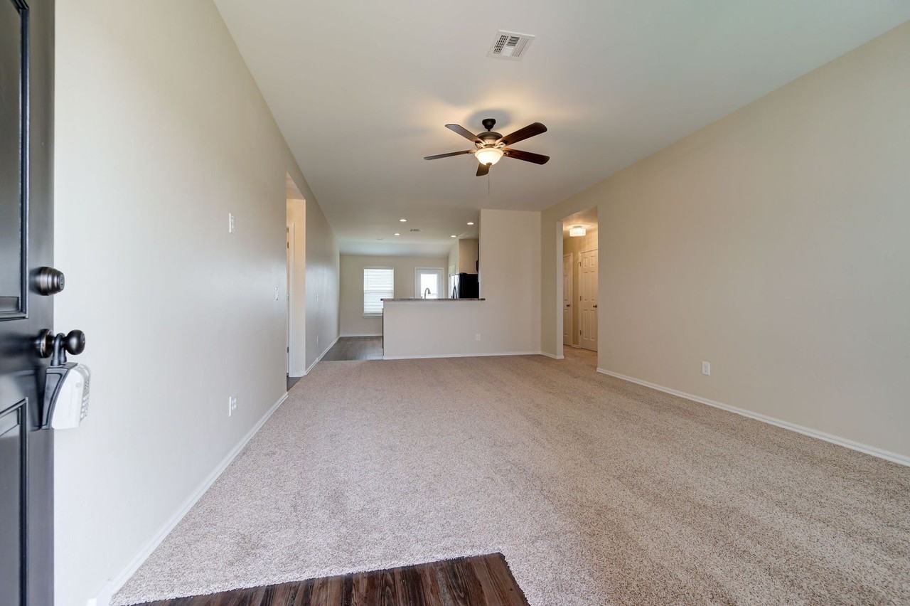 11705 Nw 133rd St - Photo 5 of 35