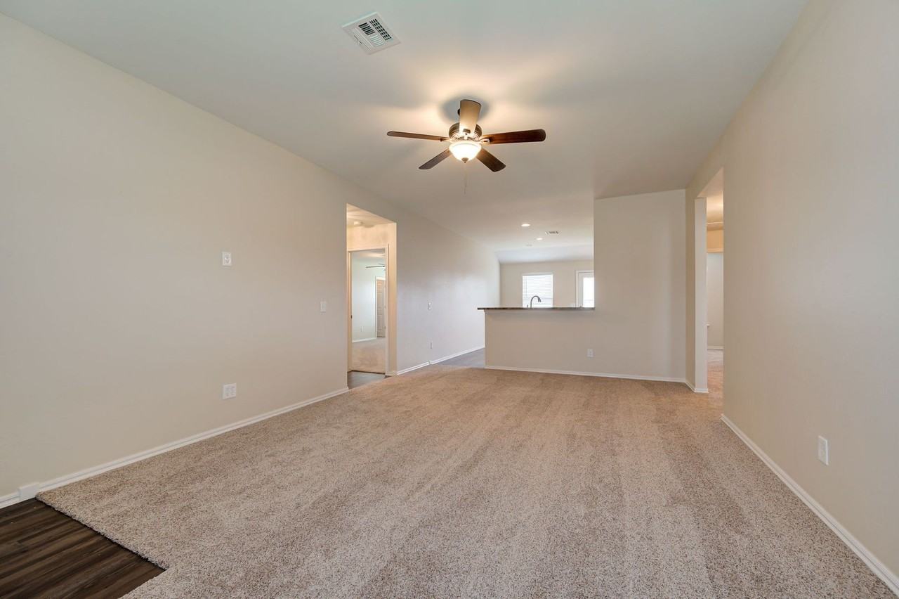 11705 Nw 133rd St - Photo 6 of 35