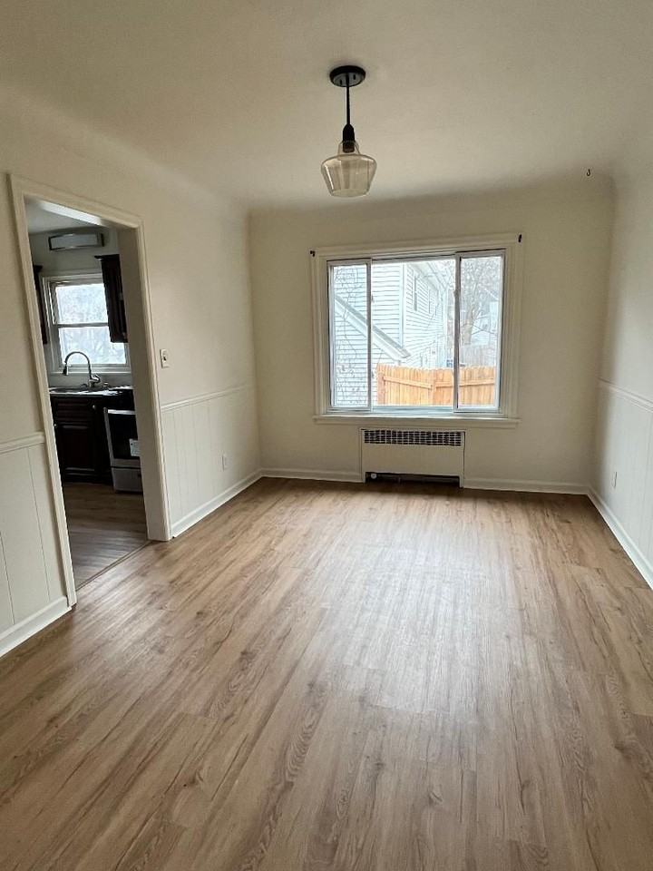 152 Crim St - Photo 3 of 9