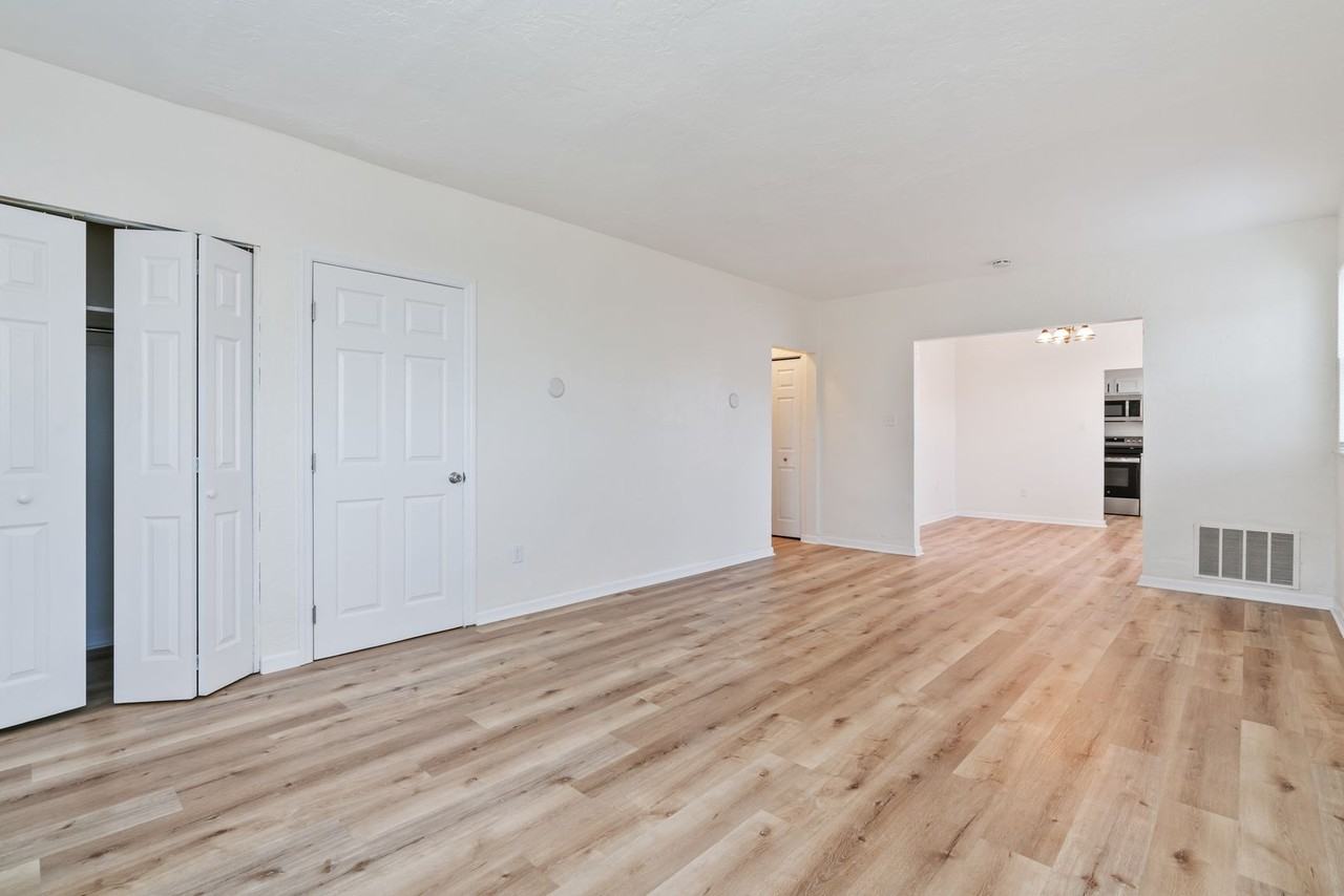 2807 1/2 Neeld Ave - Photo 3 of 22