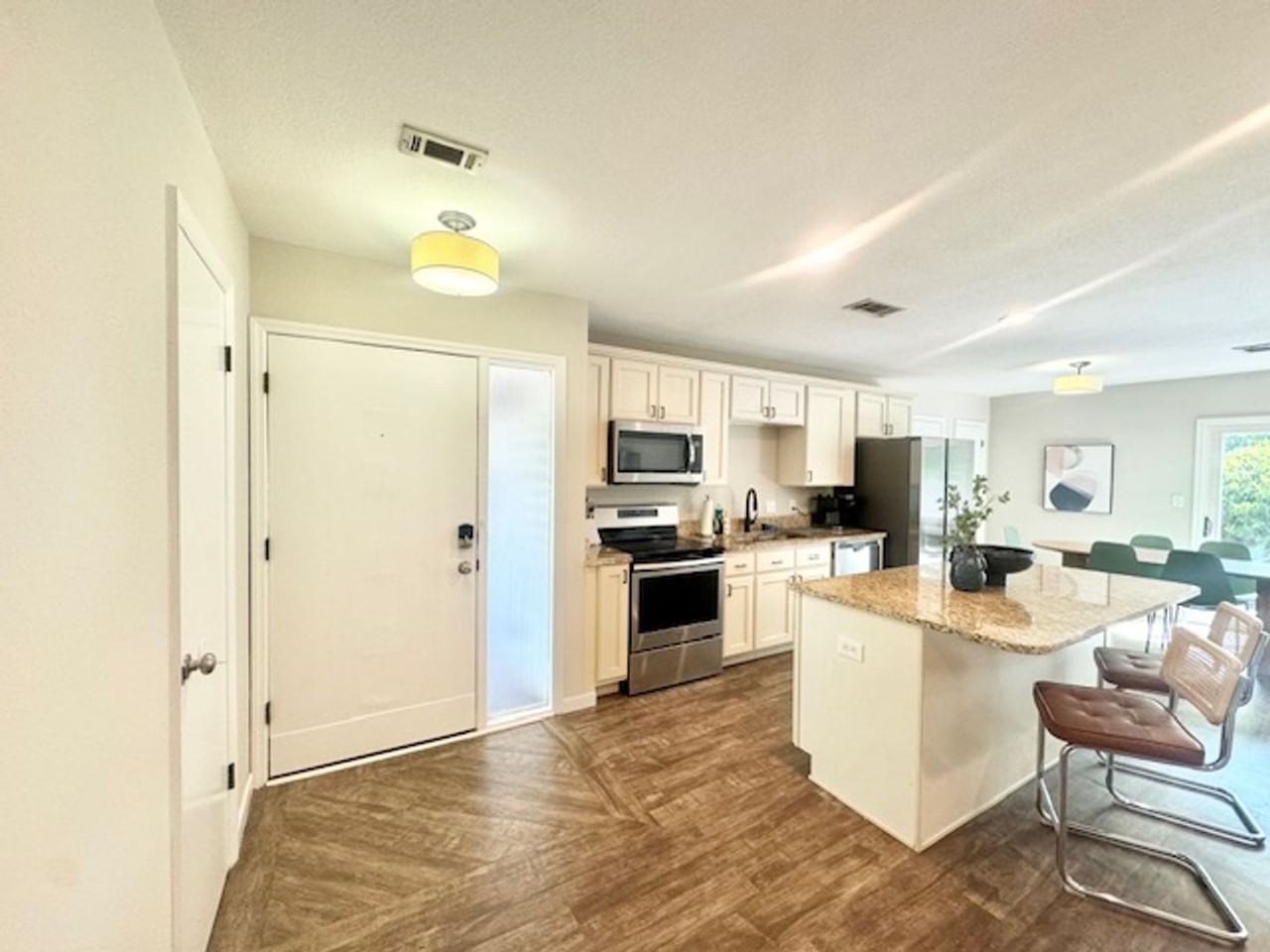 1002 Julia Ave - Photo 3 of 21