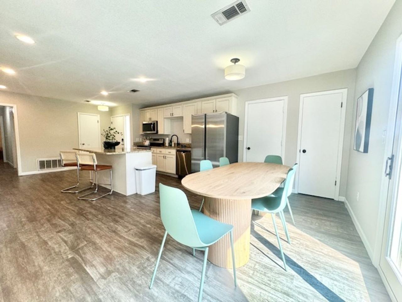1002 Julia Ave - Photo 4 of 21