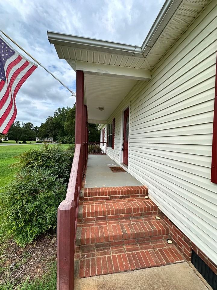 198 Flushing Dr - Photo 2 of 19