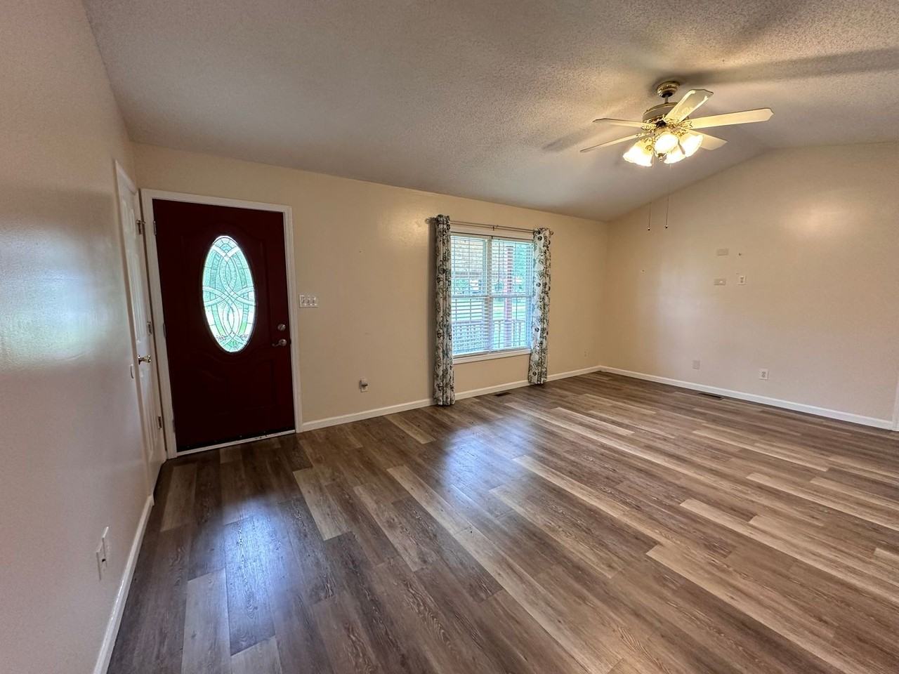 198 Flushing Dr - Photo 3 of 19