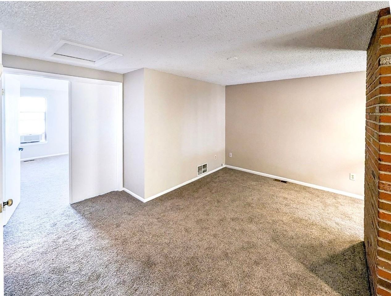 2587 Hatch Cir - Photo 2 of 32