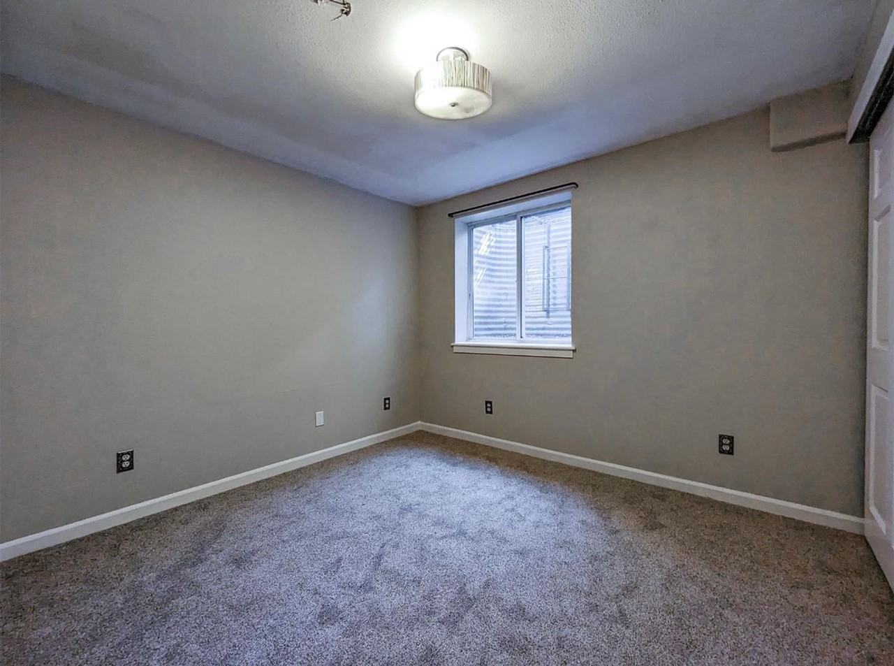 2587 Hatch Cir - Photo 6 of 32